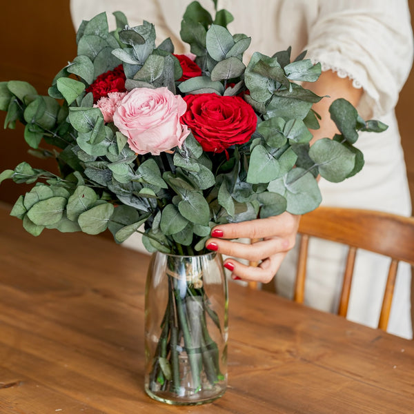 Flowrette Saint-Michel bouquet stabilisé roses rouges et roses