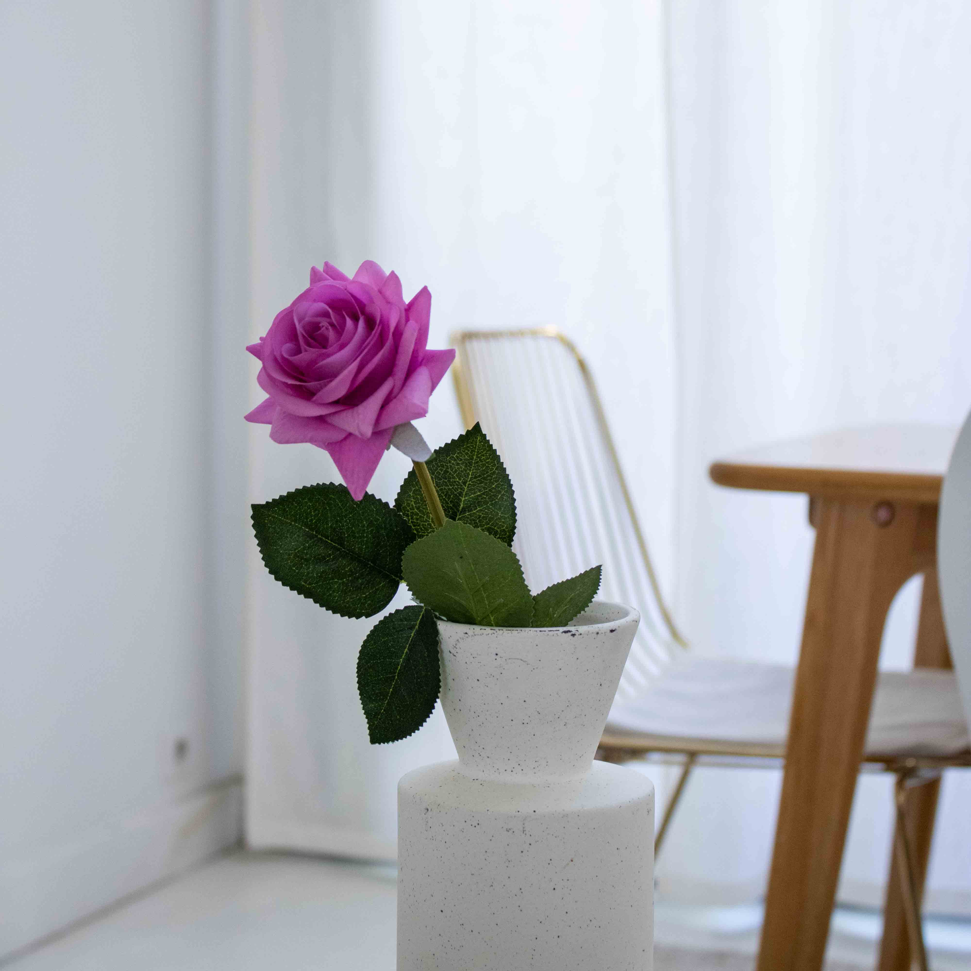 Flowrette Petite rose violette fleur artificielle x1 real touch