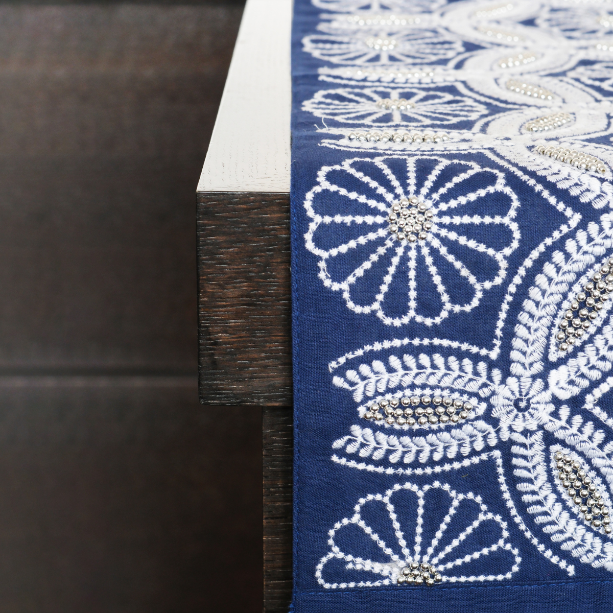 Sia Home Paros chemin de table bleu coton 140x40 rosaces
