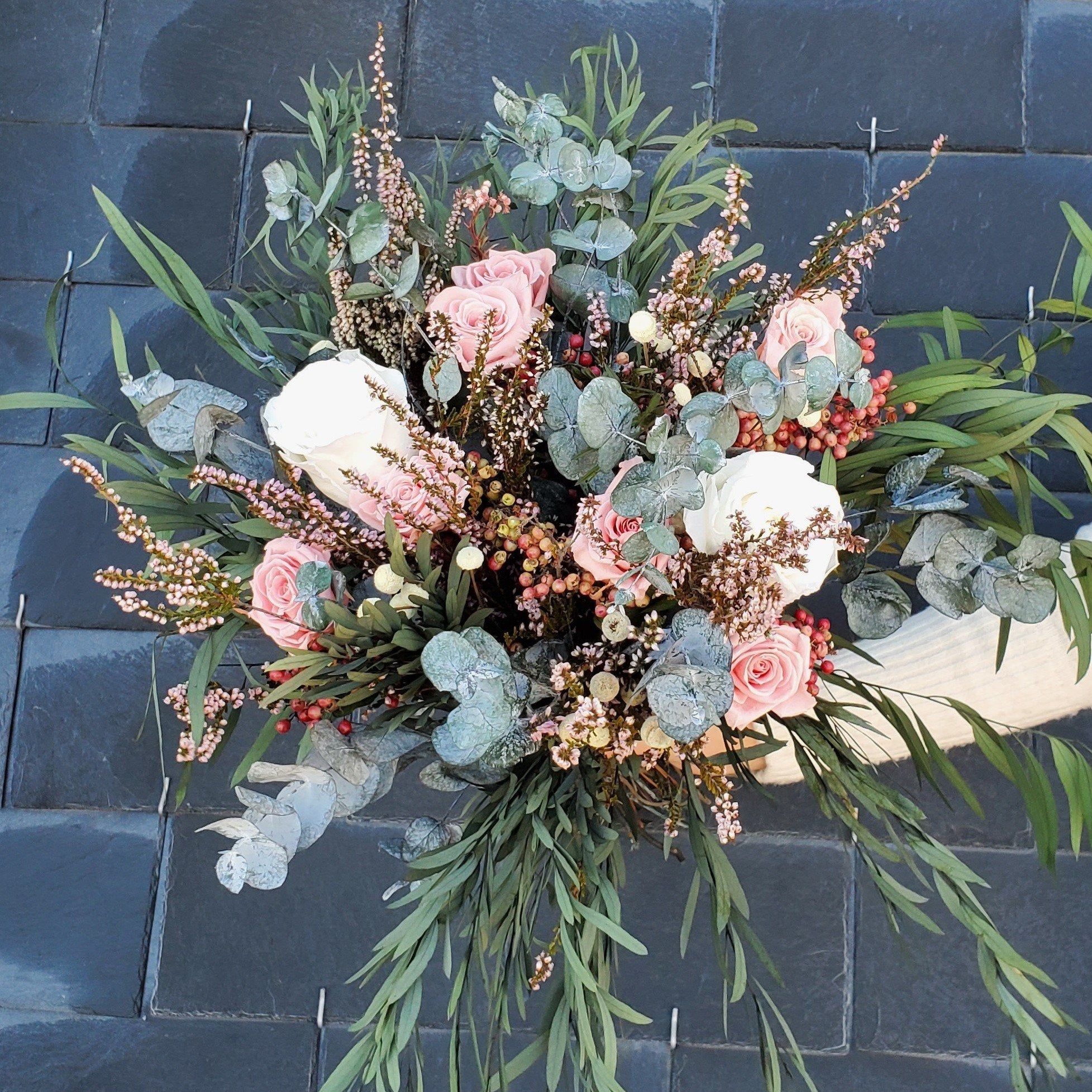 Ateliers Ouchamp Rue de la Bruyère bouquet roses stabilisées 50 cm