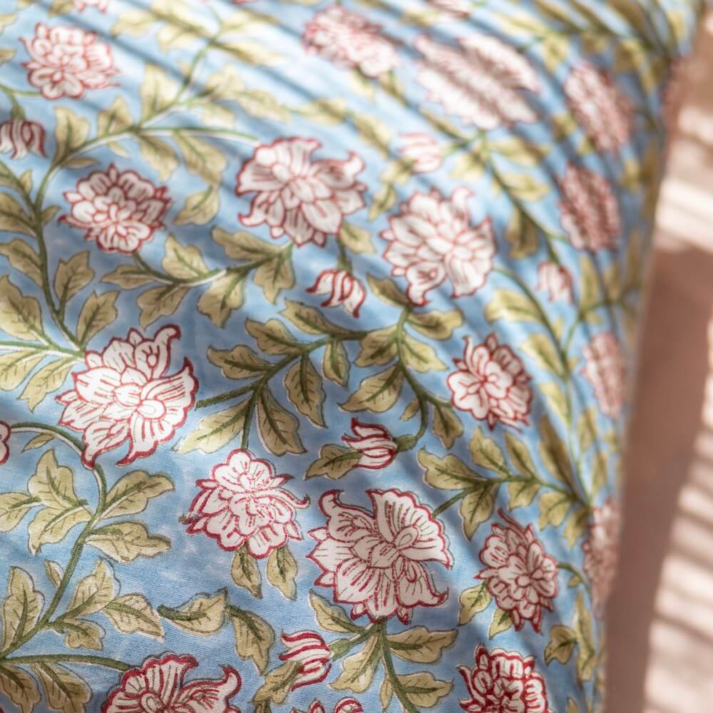 Flowrette Jodphur housse de coussin bleue imprimé floral coton