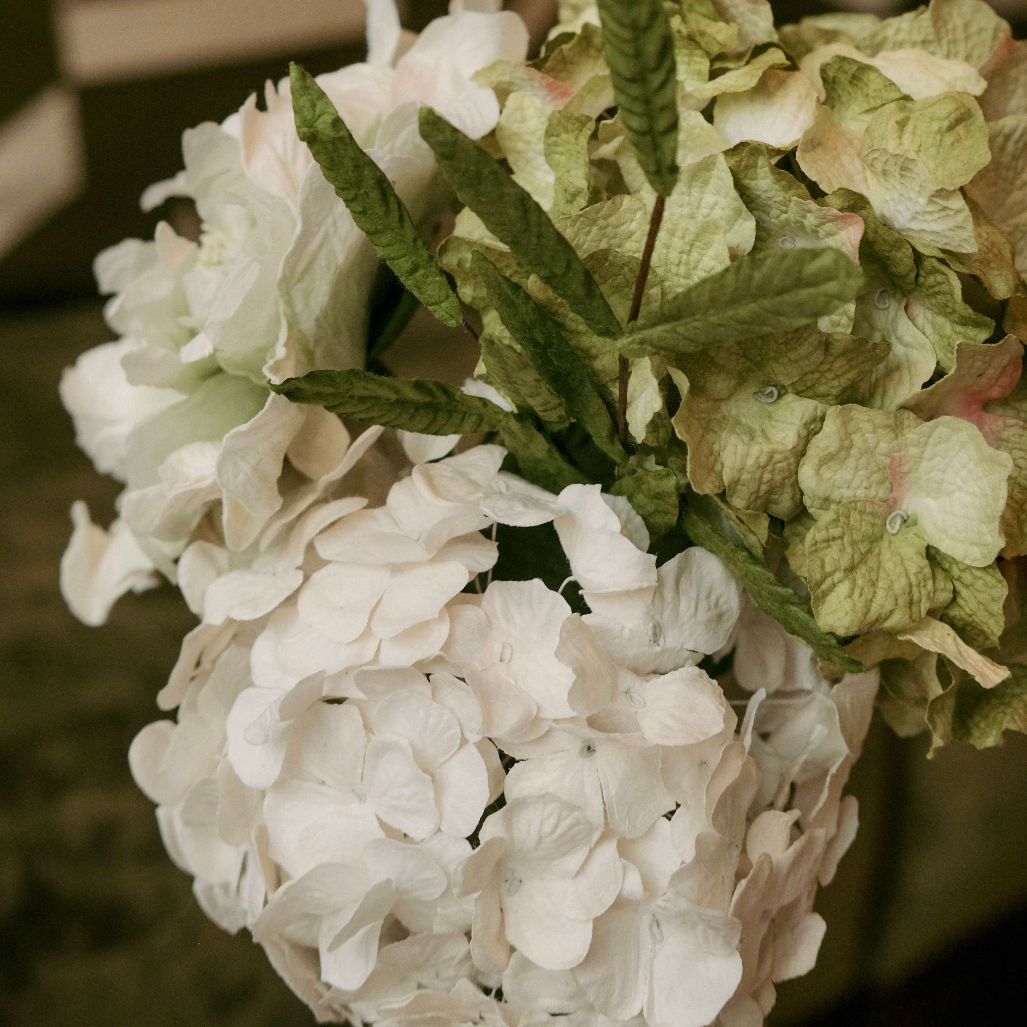 Flowrette Redon bouquet papier hortensia pivoine blanc vert