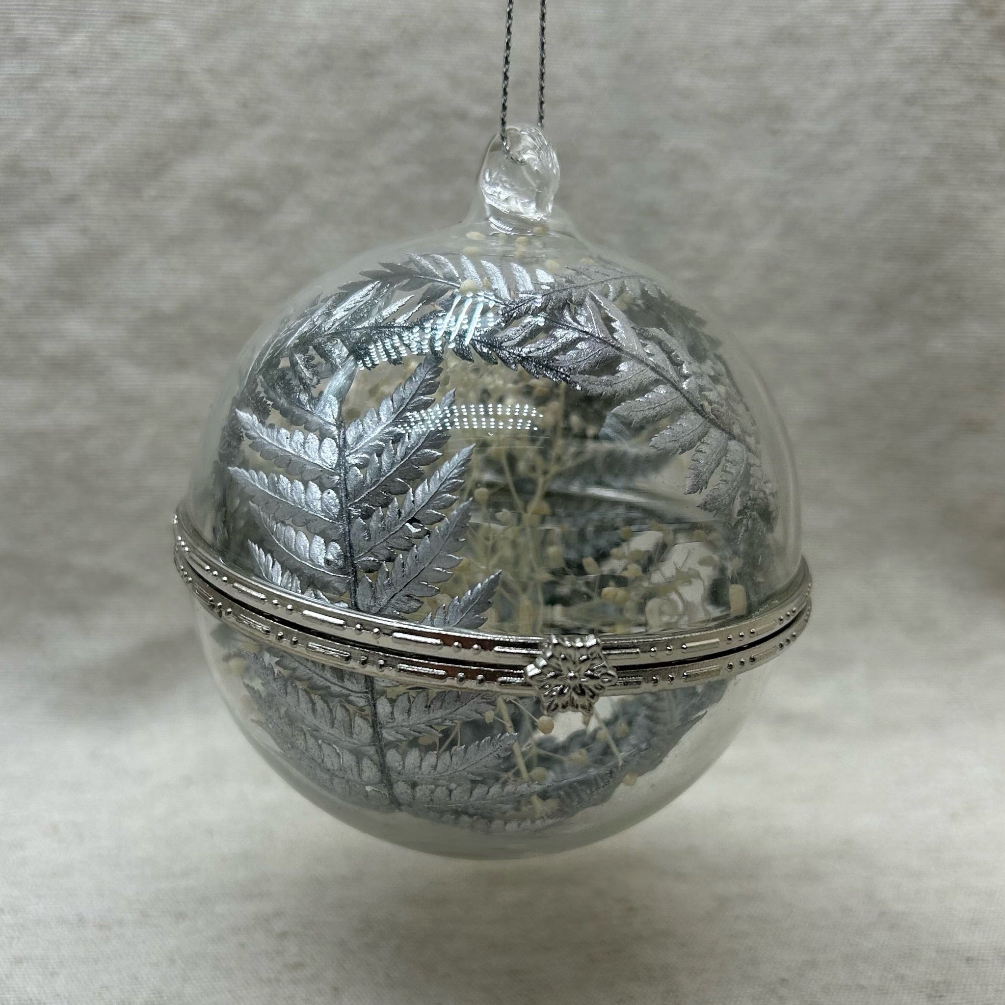 Ateliers Ouchamp Cadeaux boule Noël stabilisée rouge mélange 8 cm