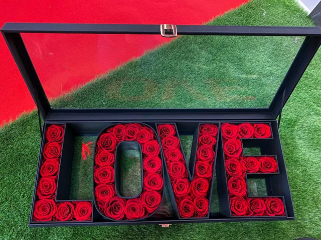 Feuillazur Rungis Coffret LOVE roses stabilisées rouges 65 cm