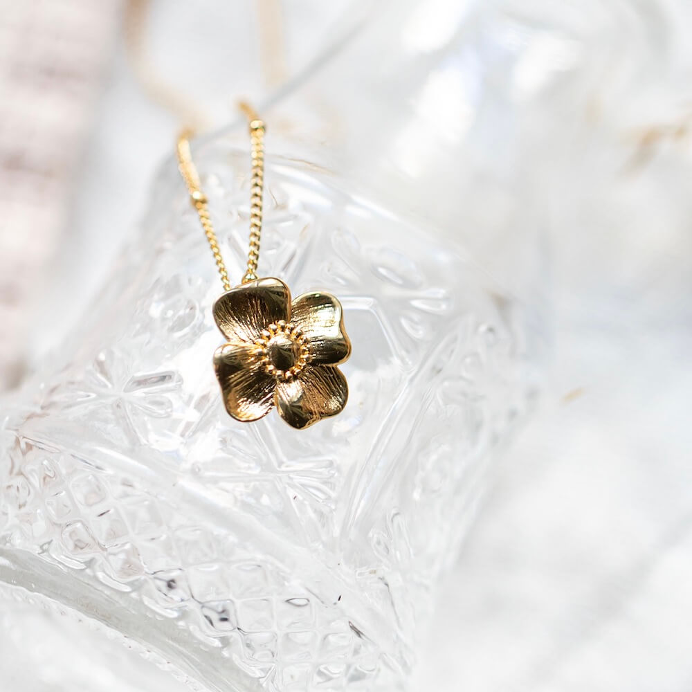Flowrette Bertille collier plaqué or fleur cerisier fin