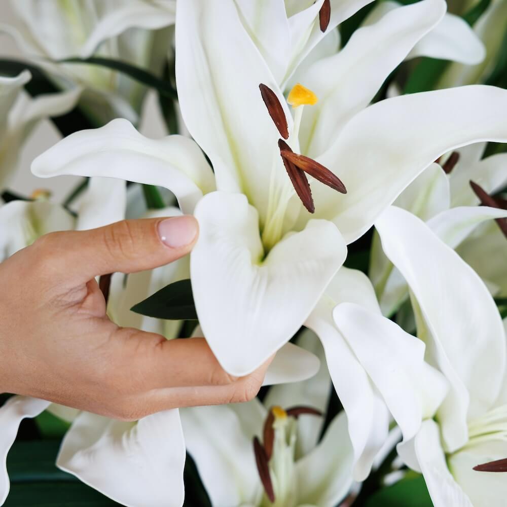 Flowrette Lys bouquet artificiel Real Touch blanc