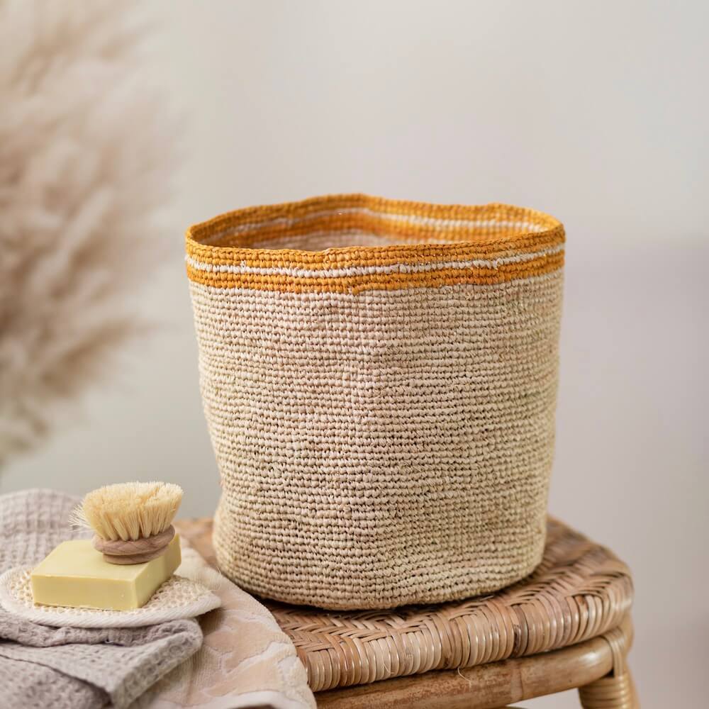 Flowrette Maho panier en raphia 19 cm artisanal
