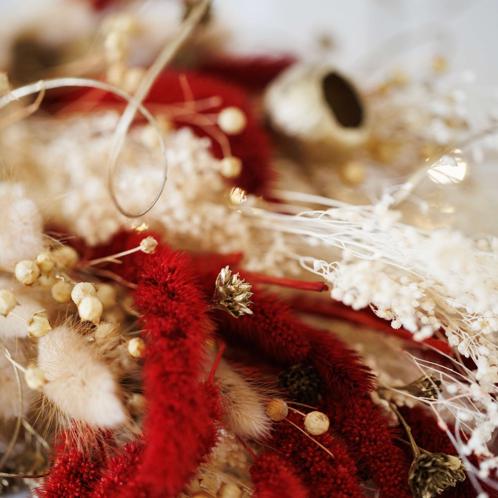 Flowrette Noël Bouquet de Noël de face fleurs séchées rouge doré