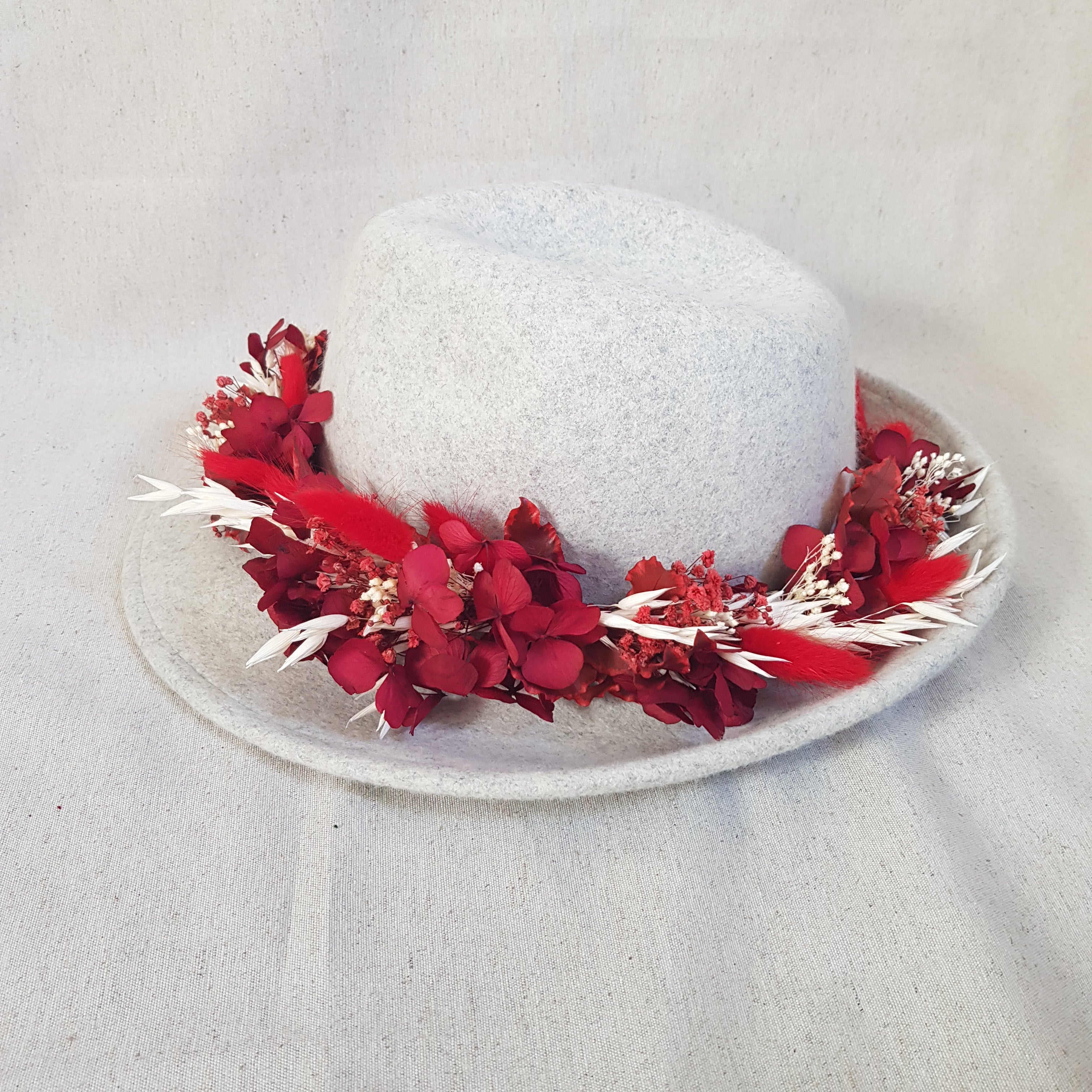 Ateliers Ouchamp Rue de Reuilly accessoire chapeau fleurs 50 cm