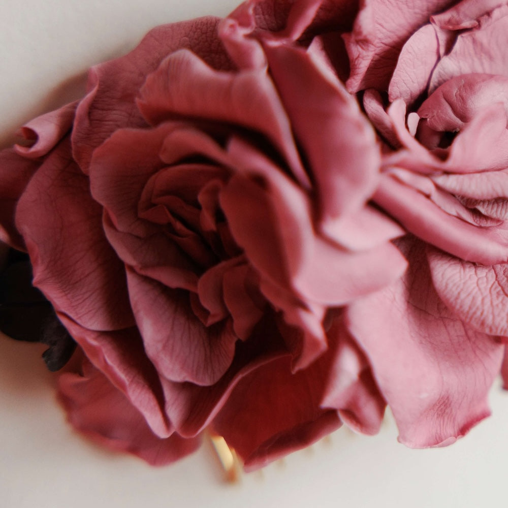 Flowrette Garance peigne mariage fleurs stabilisées rose blanc