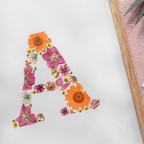 Flowrette Loisirs créatifs kit DIY herbier abécédaire rose