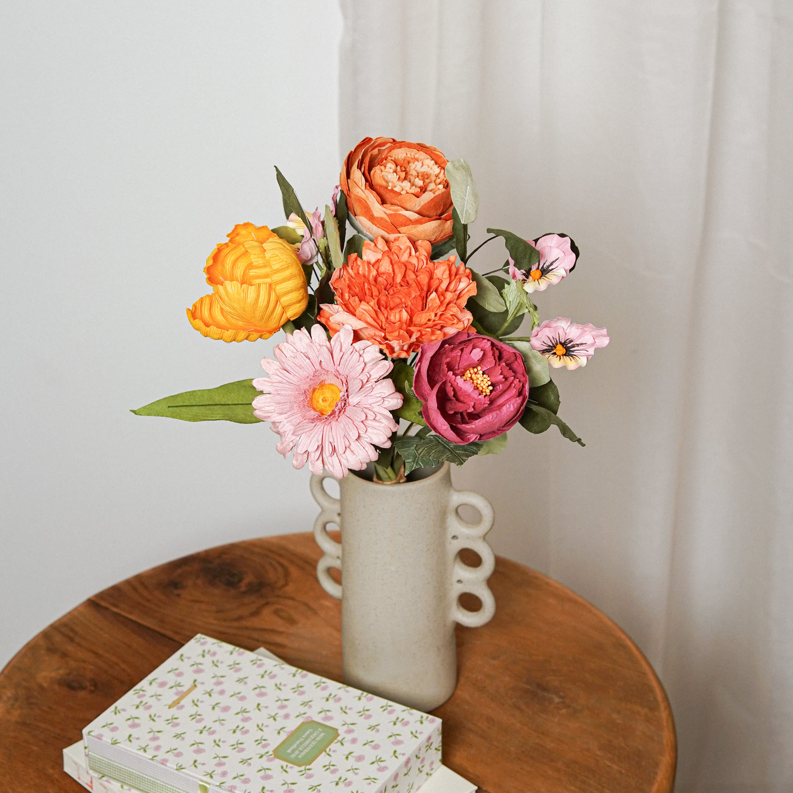 Flowrette Manet bouquet fleurs en papier rouge rose