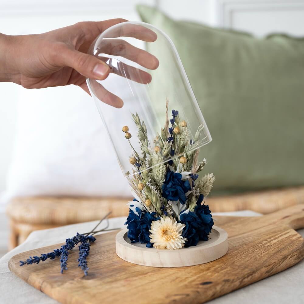 Flowrette Fleurs Séchées Cloche Léon compo bleu nuit
