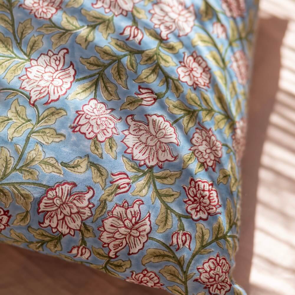 Flowrette Jodphur housse de coussin bleue imprimé floral coton