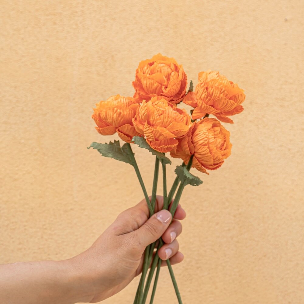 Flowrette renoncule en papier orange tige à l’unité déco durable