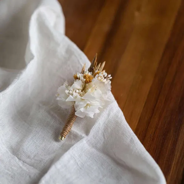 Flowrette Léna boutonnière fleurs séchées blanche