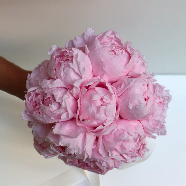 Ateliers Ouchamp Mariage Rue Lalo bouquet mariée blanc pivoines