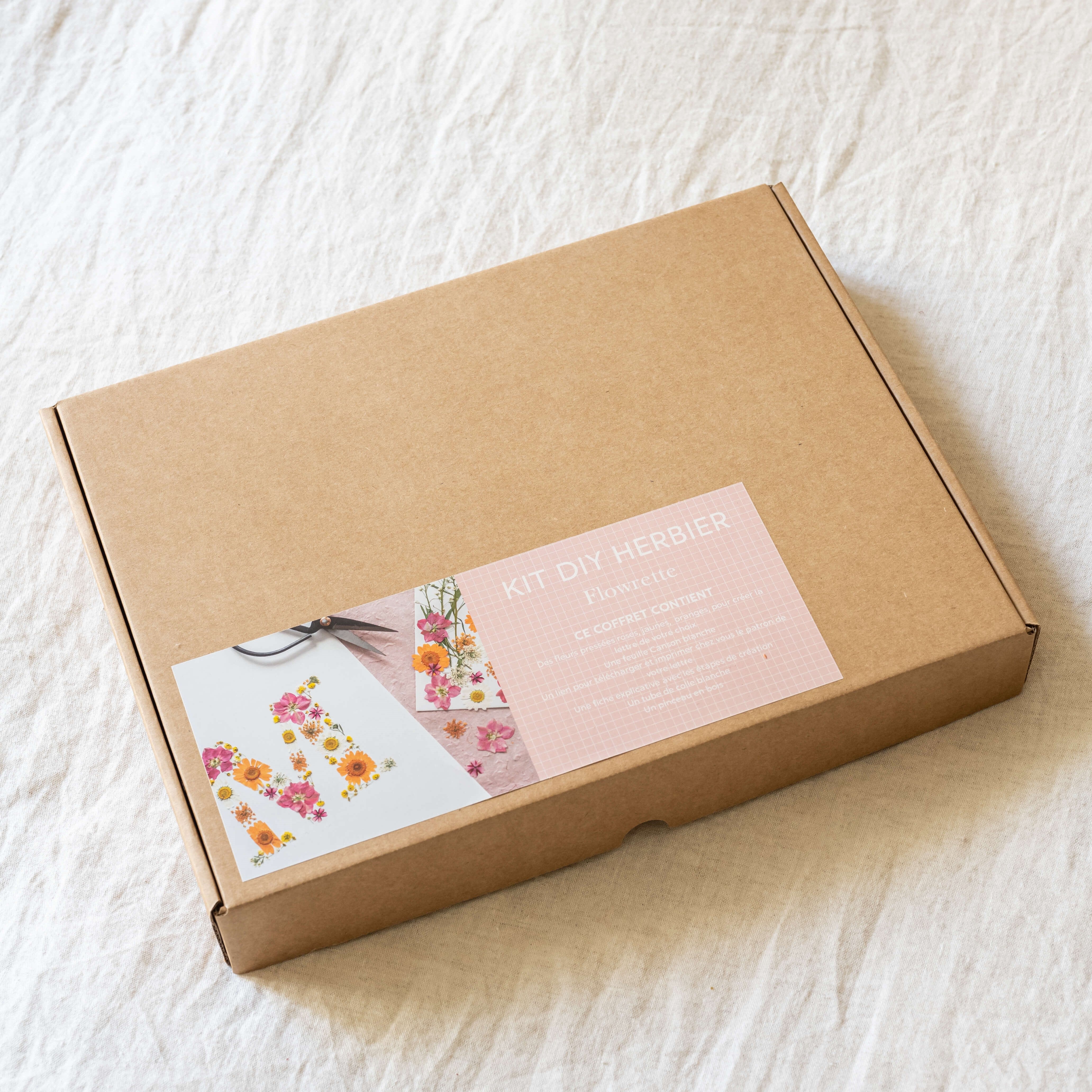 Flowrette Loisirs créatifs kit DIY herbier abécédaire rose