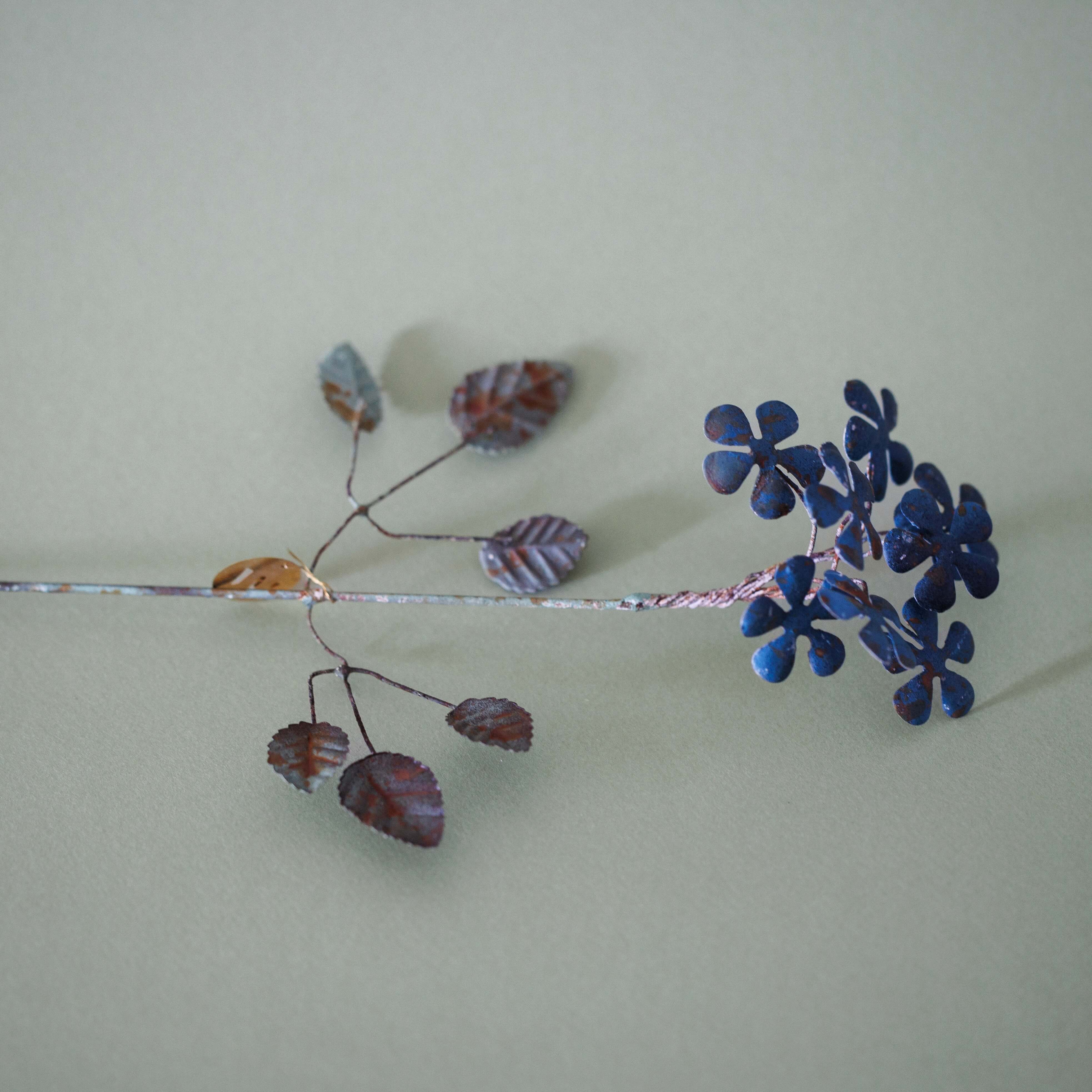 Flowrette Décoration Kalika fleur laiton bleue artisanale