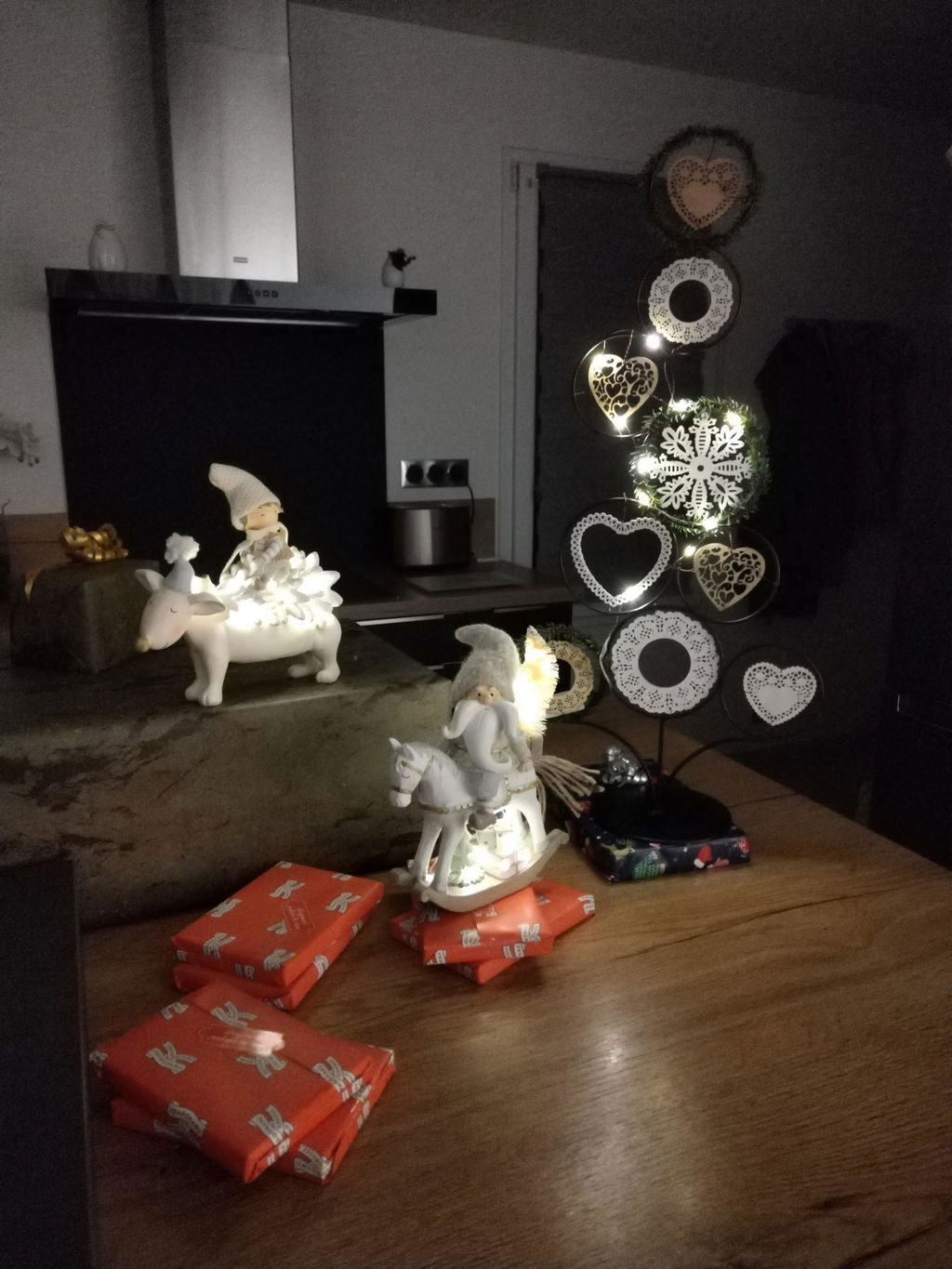 Sia Play figurine Père Noël LED gris 26 cm résine